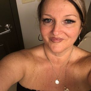 Meet your Posher, Fay